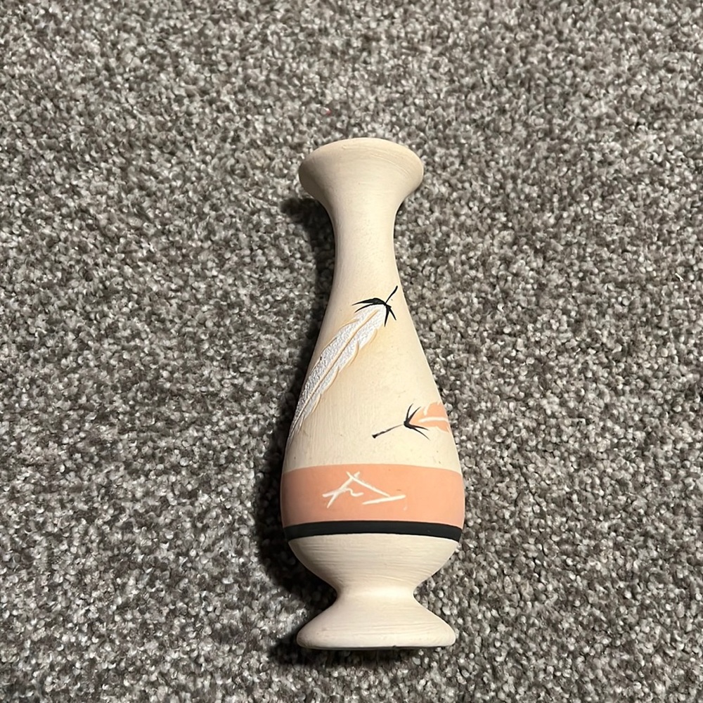 Native American Pottery Bud Vase Signed ‘Little 16 Red’ Feather Design